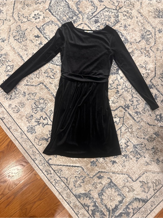 Boden Dresses & Skirts - Boden Black Velvet Long-Sleeve Dress - size 2